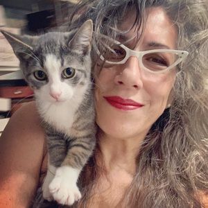 DESI of RETRO FOCUS EYEWEAR and her CLOSET FINDS